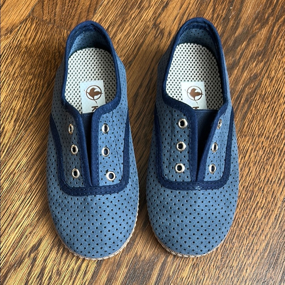 NWOT Spanish Blue Kids Shoes